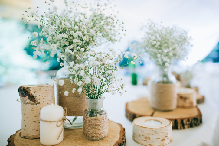 Självplockade blommor och egengjord dekoration