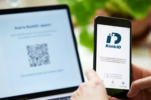 En person laddar ner bankid